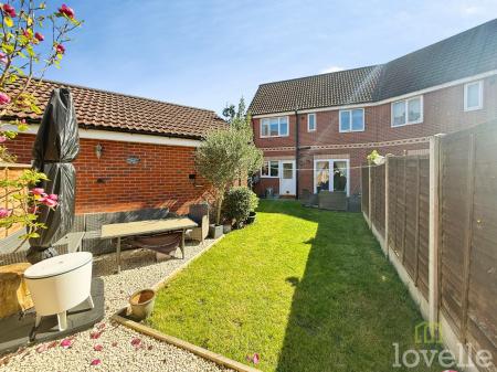 3 bedroom Semi-detached house for sale in Ling Drive, Gainsborough, DN21