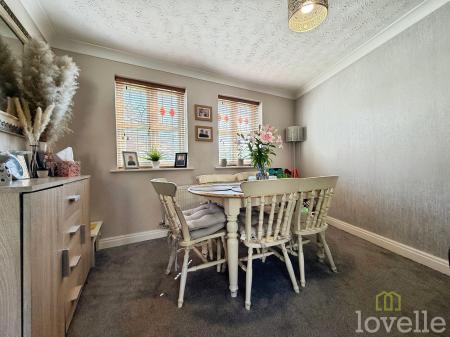 3 bedroom Semi-detached house for sale in Ling Drive, Gainsborough, DN21