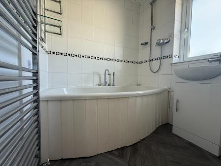 3 bedroom Terraced House to let in Heapham Crescent, Gainsborough, DN21