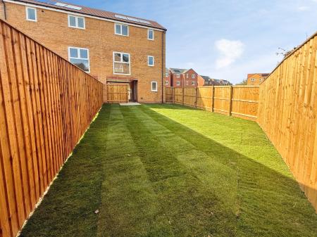 2 bedroom Semi-detached house to let in Eliot Drive, Gainsborough, DN21