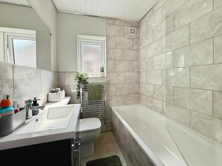 3 bedroom Detached house for sale in Grey Street, Gainsborough, DN21