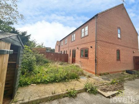 3 bedroom Semi-detached house for sale in Old Forge Close, Misterton, DN10