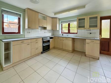 3 bedroom Semi-detached house for sale in Old Forge Close, Misterton, DN10