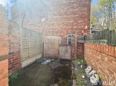 2 bedroom Semi-detached house for sale in Gordon Street, Gainsborough, DN21