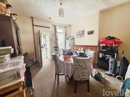 2 bedroom Semi-detached house for sale in Gordon Street, Gainsborough, DN21