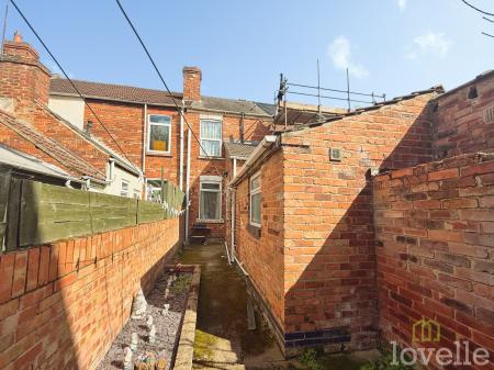 2 bedroom Semi-detached house for sale in Gordon Street, Gainsborough, DN21