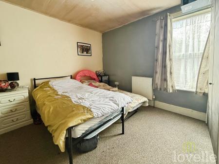 2 bedroom Semi-detached house for sale in Gordon Street, Gainsborough, DN21