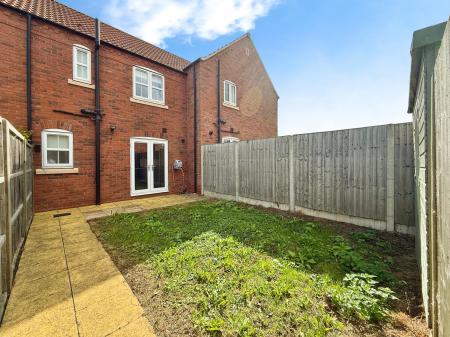 2 bedroom Terraced House for sale in Calder Avenue, Gainsborough, DN21