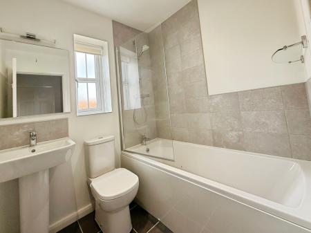 2 bedroom Terraced House for sale in Calder Avenue, Gainsborough, DN21