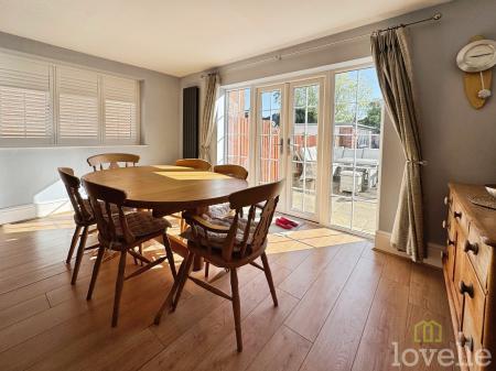 4 bedroom Semi-detached house for sale in Crooked Billet Street, Morton, DN21