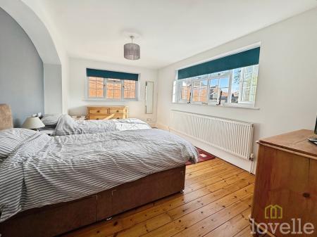 4 bedroom Semi-detached house for sale in Crooked Billet Street, Morton, DN21