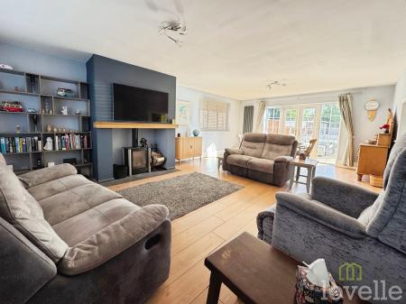 4 bedroom Semi-detached house for sale in Crooked Billet Street, Morton, DN21