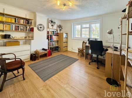 4 bedroom Semi-detached house for sale in Crooked Billet Street, Morton, DN21