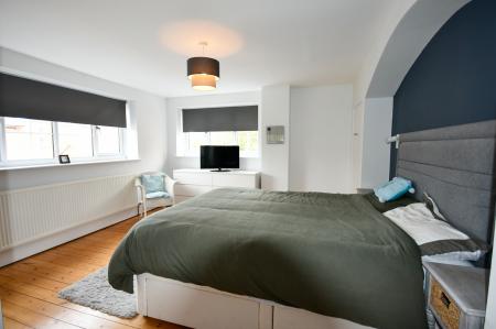 4 bedroom Semi-detached house for sale in Crooked Billet Street, Morton, DN21