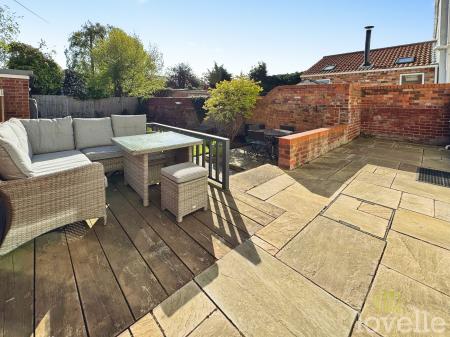 4 bedroom Semi-detached house for sale in Crooked Billet Street, Morton, DN21