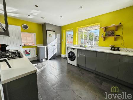 4 bedroom Semi-detached house for sale in Crooked Billet Street, Morton, DN21