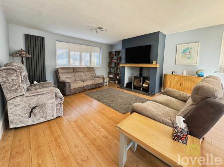 4 bedroom Semi-detached house for sale in Crooked Billet Street, Morton, DN21