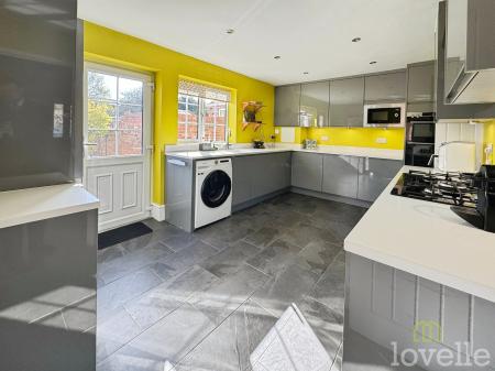 4 bedroom Semi-detached house for sale in Crooked Billet Street, Morton, DN21