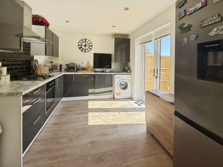 2 bedroom End of terrace house for sale in Swale Drive, Gainsborough, DN21