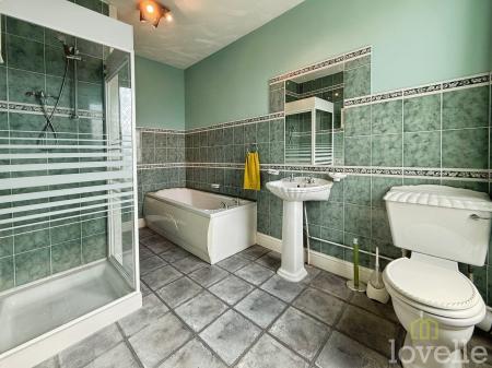 2 bedroom Terraced House for sale in Lea Road, Gainsborough, DN21