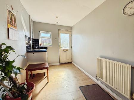 3 bedroom Terraced House to let in Baines Road, Gainsborough, DN21