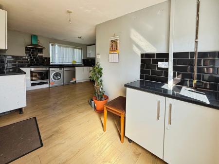 3 bedroom Terraced House to let in Baines Road, Gainsborough, DN21