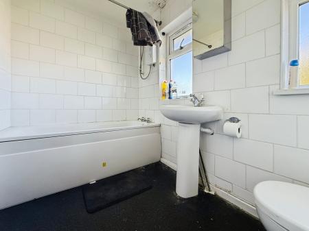 3 bedroom Terraced House to let in Baines Road, Gainsborough, DN21