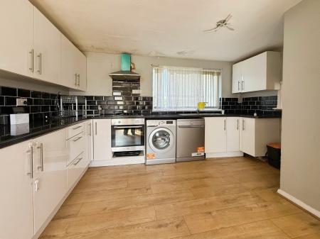 3 bedroom Terraced House to let in Baines Road, Gainsborough, DN21