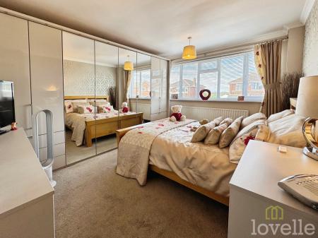 3 bedroom Detached house for sale in Enderby Crescent, Gainsborough, DN21