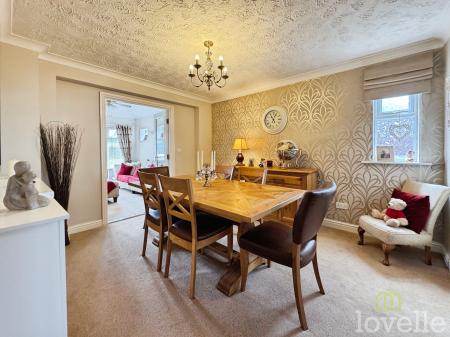 3 bedroom Detached house for sale in Enderby Crescent, Gainsborough, DN21