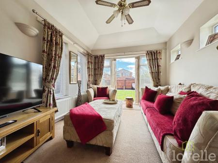 3 bedroom Detached house for sale in Enderby Crescent, Gainsborough, DN21