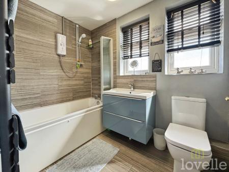3 bedroom Detached house for sale in Enderby Crescent, Gainsborough, DN21