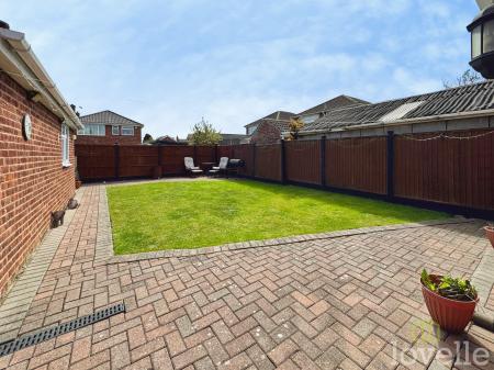 3 bedroom Detached house for sale in Enderby Crescent, Gainsborough, DN21
