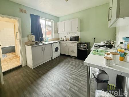 3 bedroom Terraced House for sale in Wellington Street, Gainsborough, DN21