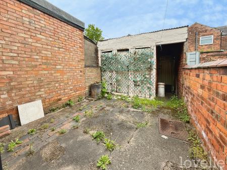 3 bedroom Terraced House for sale in Wellington Street, Gainsborough, DN21