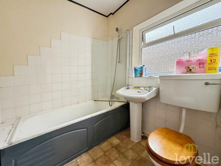 3 bedroom Terraced House for sale in Wellington Street, Gainsborough, DN21