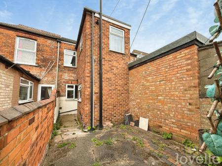 3 bedroom Terraced House for sale in Wellington Street, Gainsborough, DN21