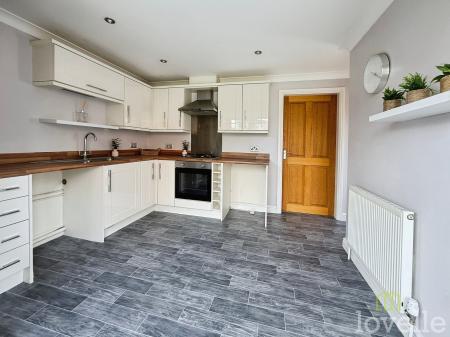 2 bedroom Semi-detached house for sale in Garsdale Close, Scunthorpe, DN16