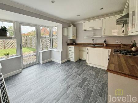 2 bedroom Semi-detached house for sale in Garsdale Close, Scunthorpe, DN16