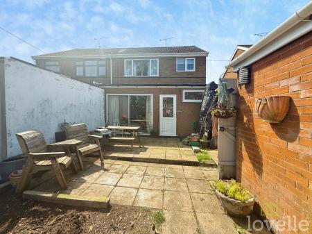 3 bedroom Semi-detached house for sale in Sands Lane, Scotter, DN21