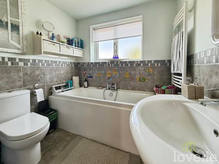 3 bedroom Semi-detached house for sale in Sands Lane, Scotter, DN21