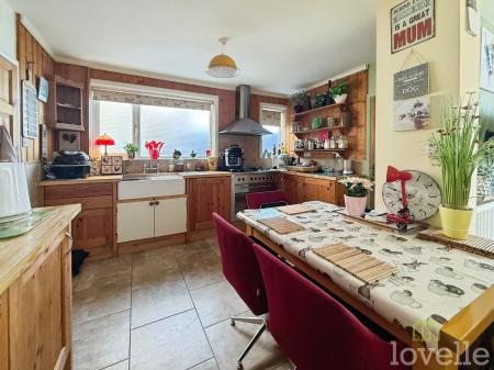 3 bedroom Semi-detached house for sale in Sands Lane, Scotter, DN21