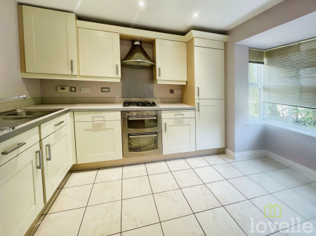 4 bedroom End of terrace house for sale in The Avenue, Gainsborough, DN21