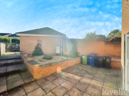 4 bedroom End of terrace house for sale in The Avenue, Gainsborough, DN21
