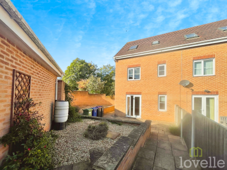 4 bedroom End of terrace house for sale in The Avenue, Gainsborough, DN21