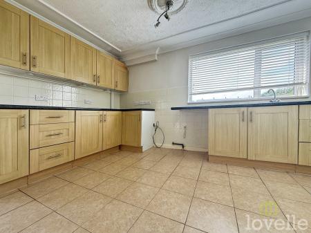 3 bedroom Terraced House to let in Heapham Crescent, Gainsborough, DN21