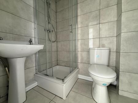 1 bedroom Flat to let in Lea Court, Gainsborough, DN21