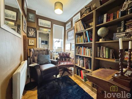 3 bedroom Terraced House for sale in Tennyson Street, Gainsborough, DN21