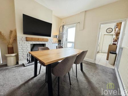 2 bedroom Terraced House for sale in Dickenson Terrace, Gainsborough, DN21