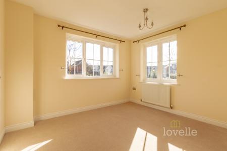 4 bedroom Detached house for sale in Sunningdale Way, Gainsborough, DN21